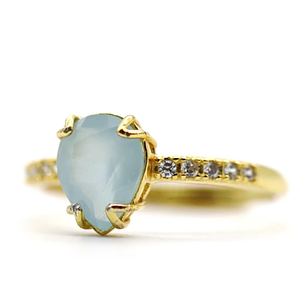 Bague aigue-marine Soléa en argent 925 doré, pierre naturelle bleu clair au rendu doux et lumineux