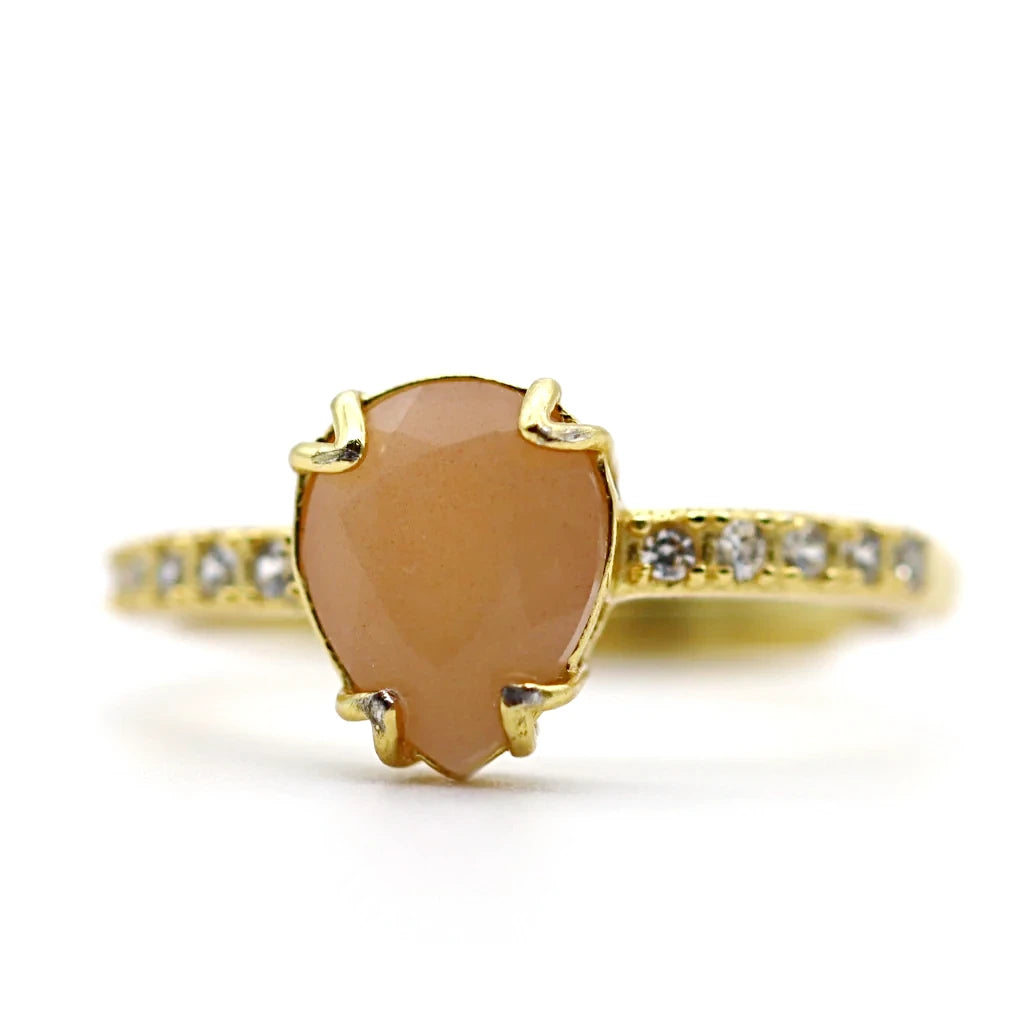 Bague pierre de soleil Soléa en argent 925 doré, pierre naturelle rose orangée au rendu doux et lumineux