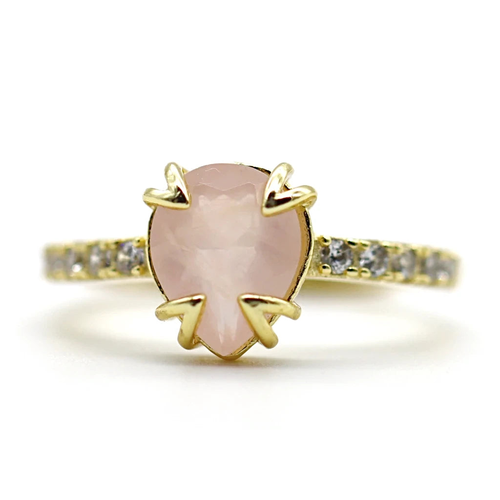 Bague quartz rose Soléa avec pierre naturelle rose tendre en forme de goutte, montée sur argent 925 doré