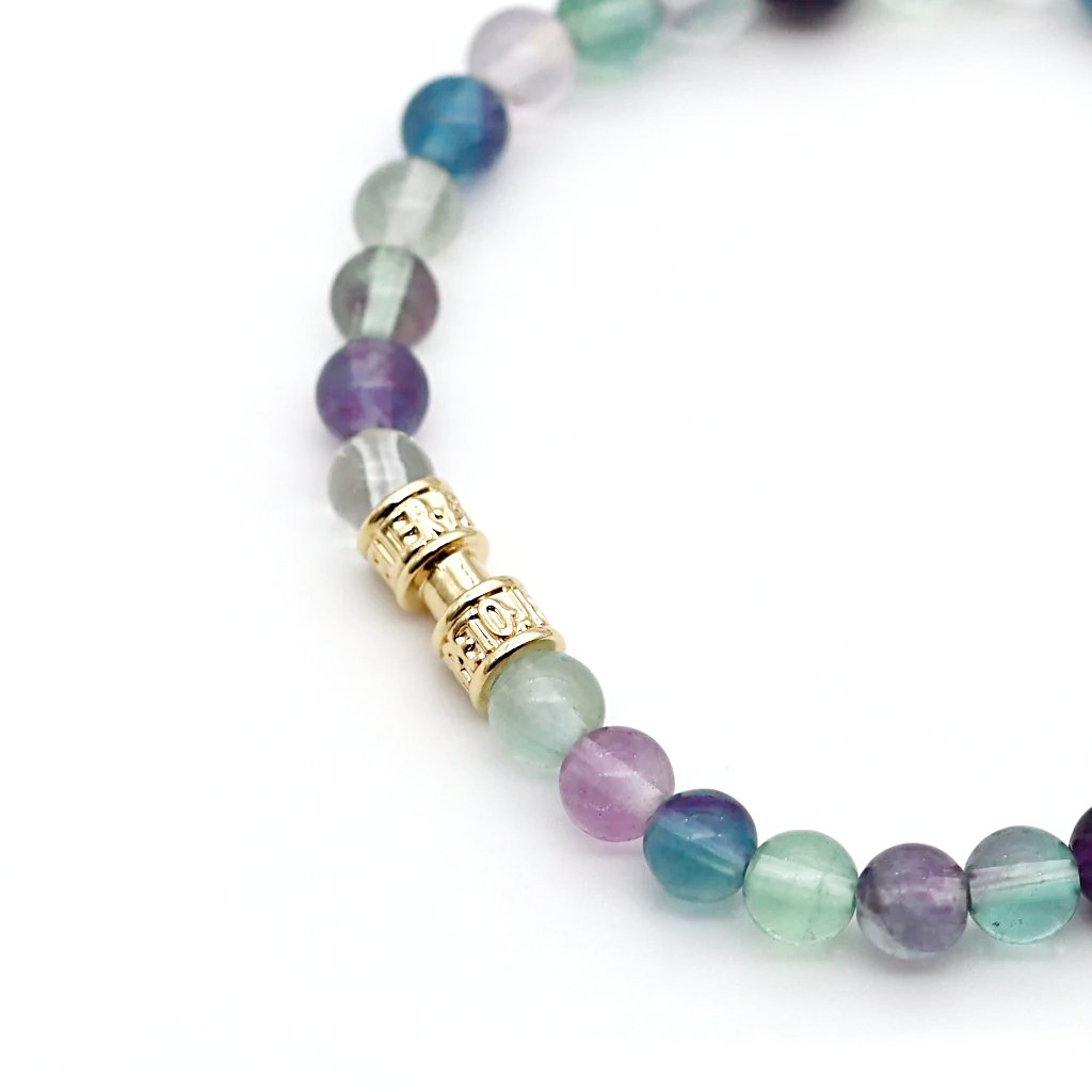 Bracelet fluorite 6mm pierre naturelles finition dorée or – bijou artisanal Atelier Jeppeto"