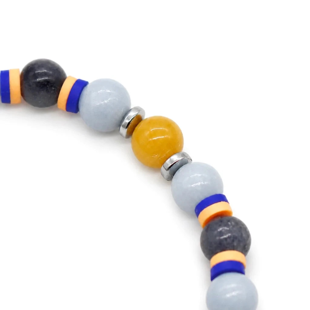 focus détails du bracelet limité ocean drive - aventurine orange, aventurine bleue, angélite et perles heishi