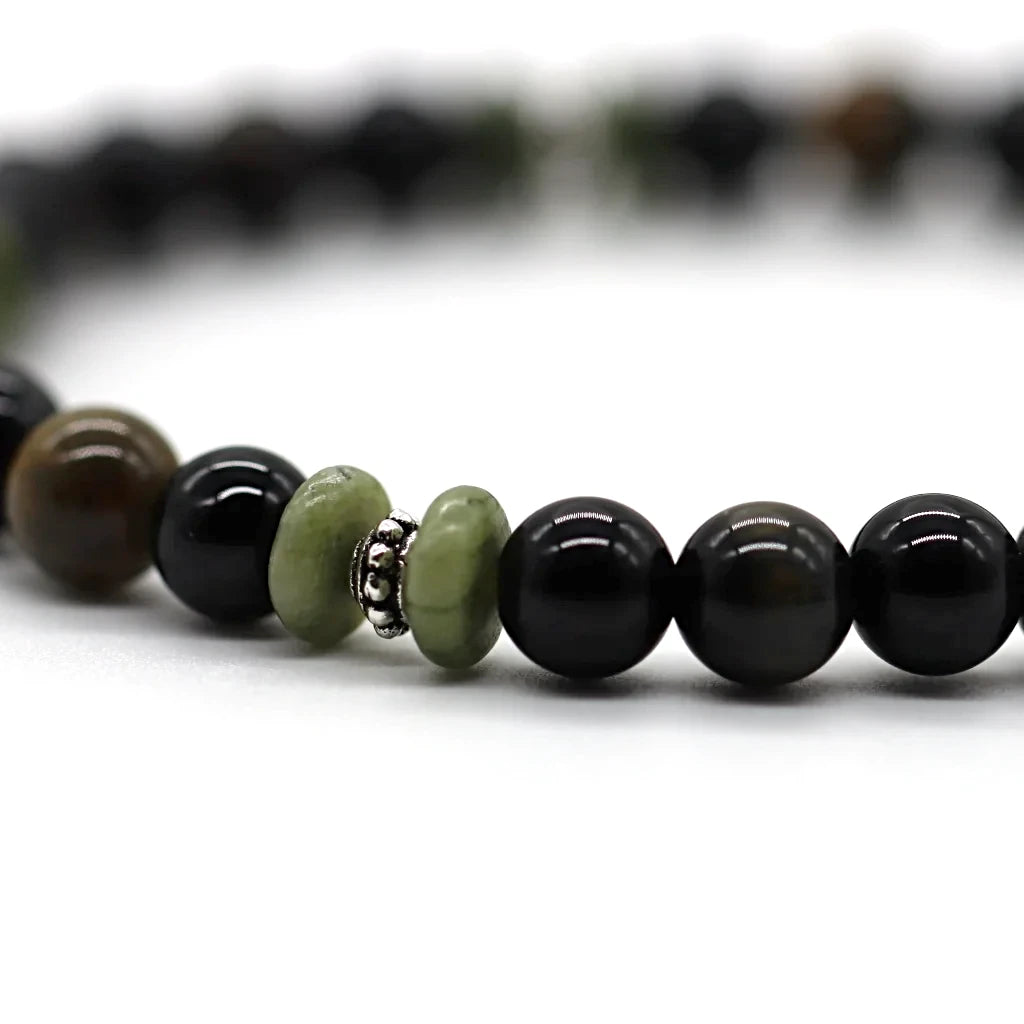 Focus sur les pierres noires du bracelet limitée équinoxe - obsidienne noire, œil de tigre noir et argent 925