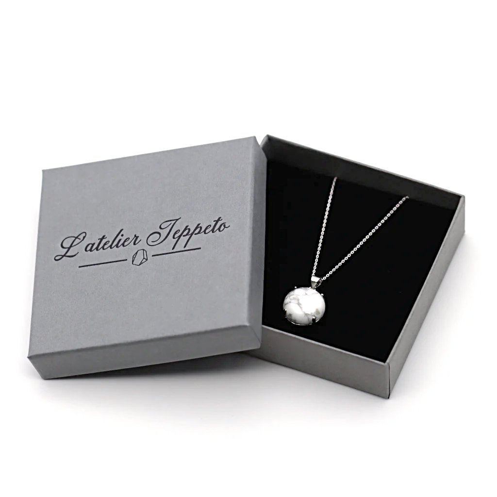 Collier argent 925 et pierre howlite blanche dans coffret Atelier Jeppeto – bijou prêt à offrir