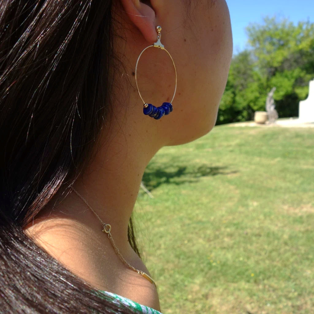 Boucles d'oreilles or et chips de lapis-lazuli pierre naturelle Jeppeto