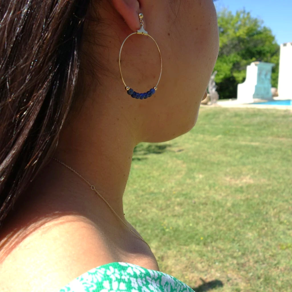 Boucles d'oreilles or et pierre bleue sodalite naturelle Jeppeto